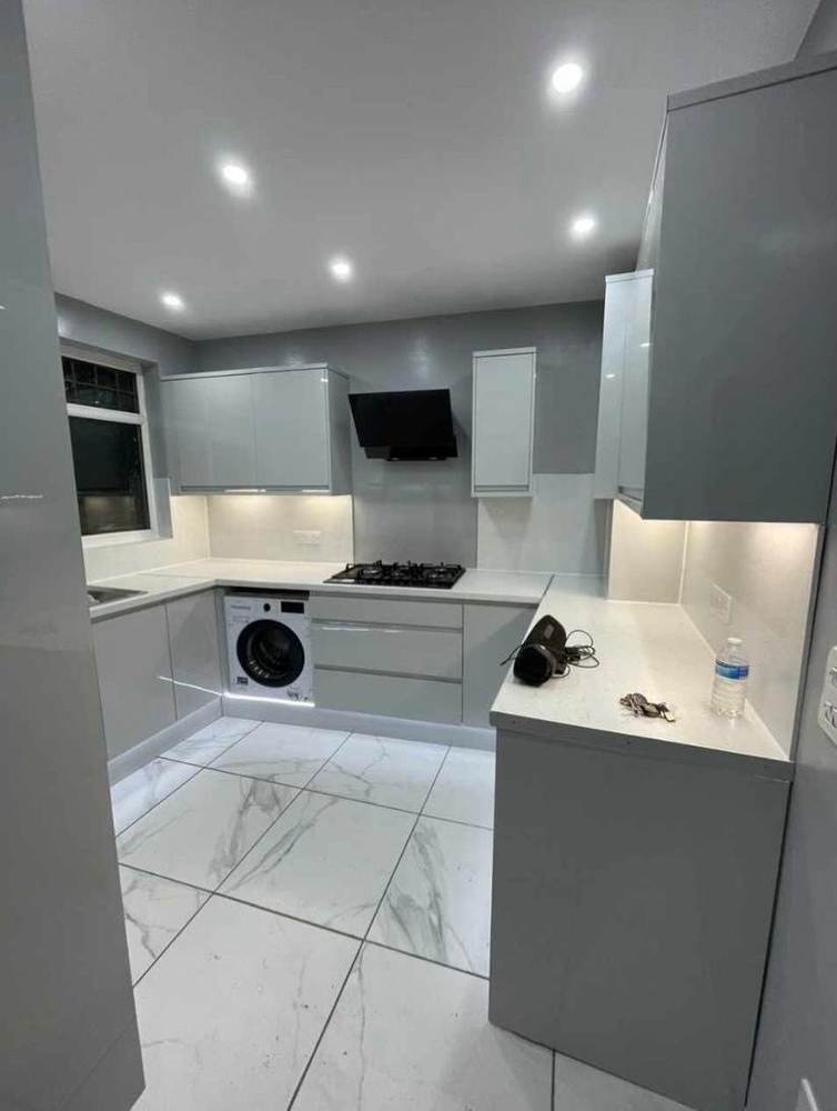 Gloss units, marble-effect porcelain floor, LED plinth lighting