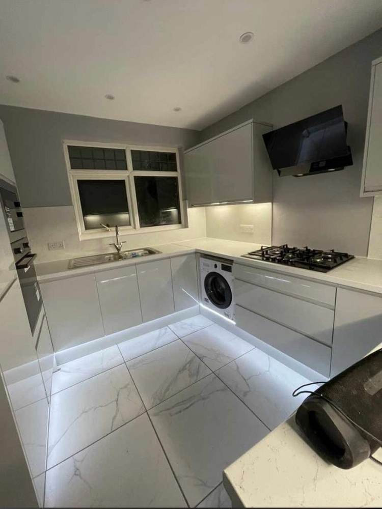 Gas hob and extractor fitted