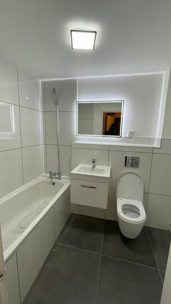 Backlit mirror and porcelain tiling